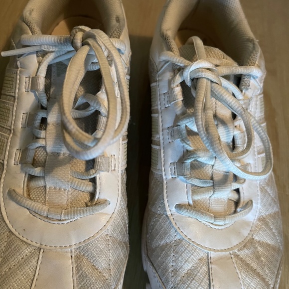 Adidas Women’s Triple Cheer Shoes - Picture 9 of 9